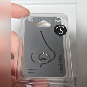 Claire’s Titanium 18G Silver Clicker Nose Ring – New Sealed